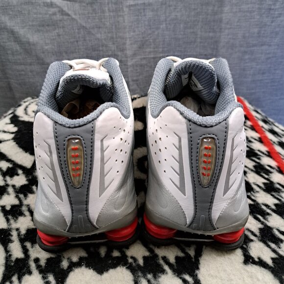 Nike Shox R4 Metallic Silver White Red Men\'s Size 11 main image 6
